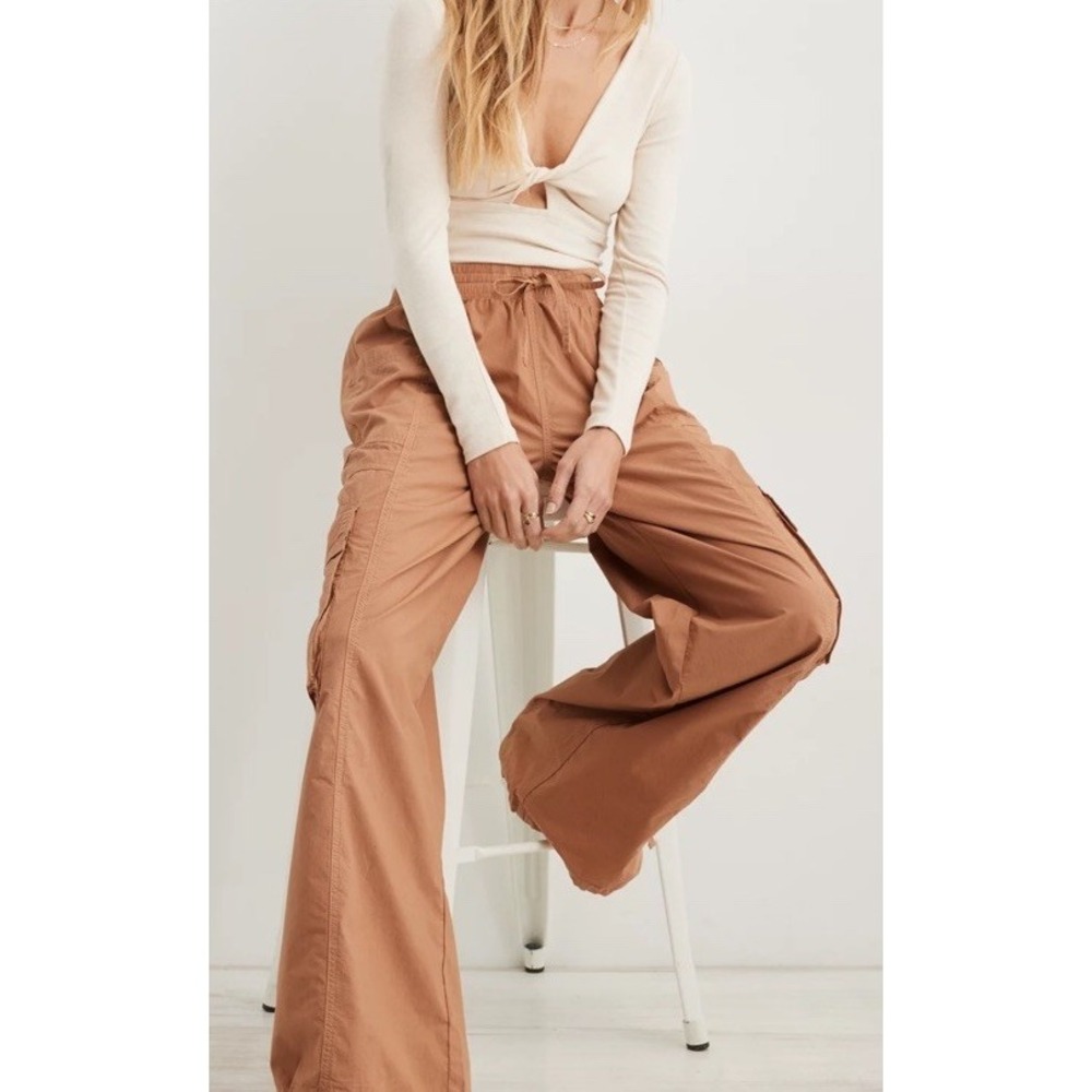 Aerie Womens High Waisted Go-For-It Baggy Cargo Pants Carmel Brown Sz Small NWT‎